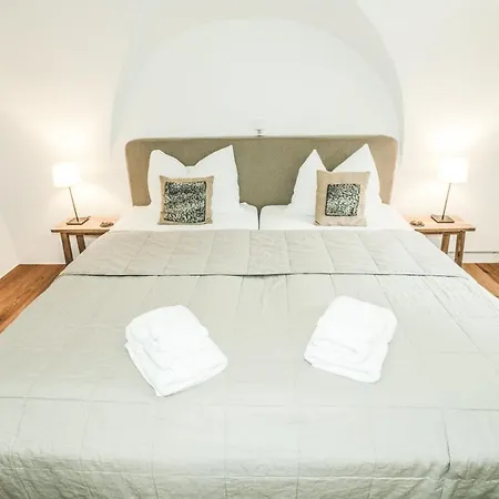 Il Maschun Im Historischen Engadinerhaus Scuol