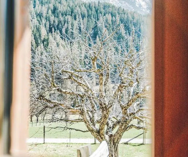 Il Maschun Im Historischen Engadinerhaus *