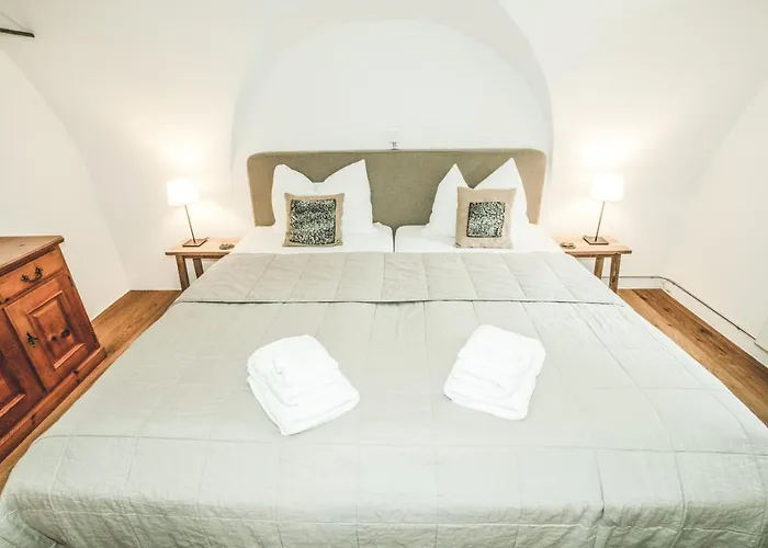 Il Maschun Im Historischen Engadinerhaus Scuol